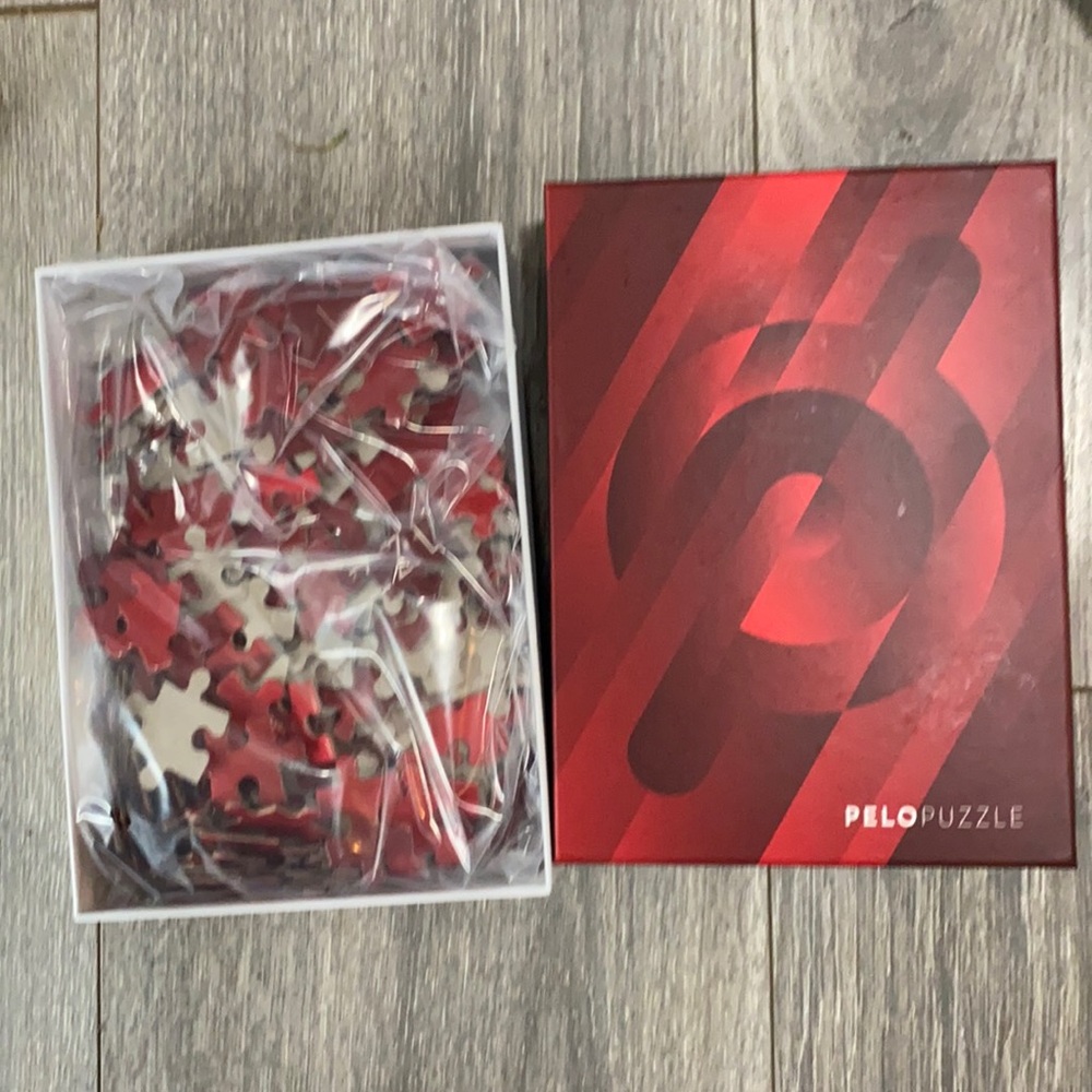 New Peloton puzzle . Never used . Outside box’s has spots on it . 20 obo